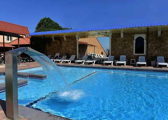 Regineh Hotel