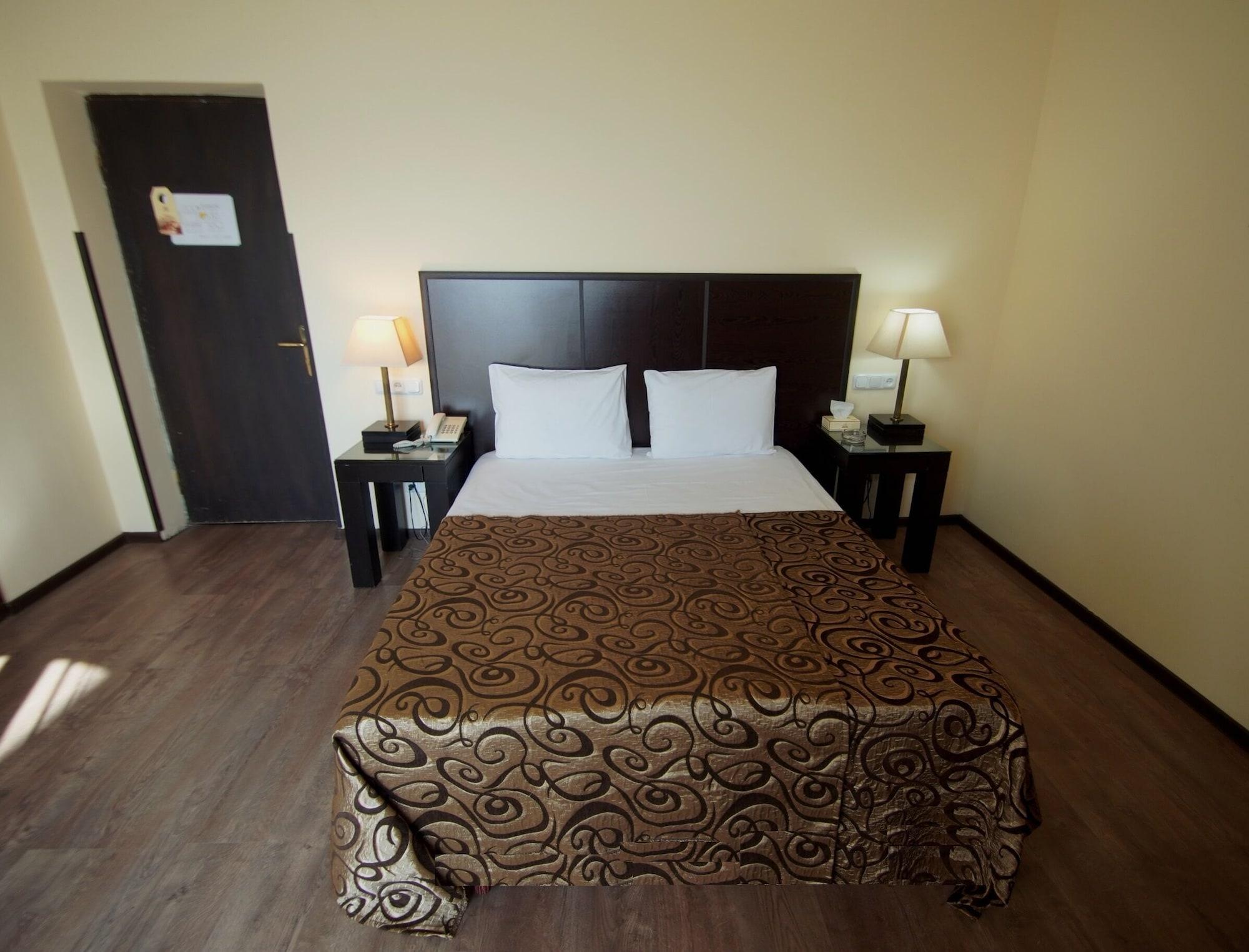 Hotel Regineh 4*