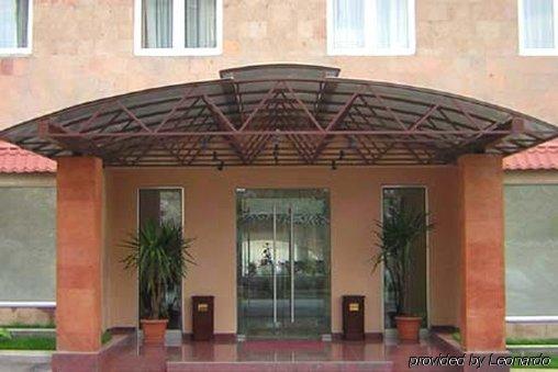 Regineh Hotel