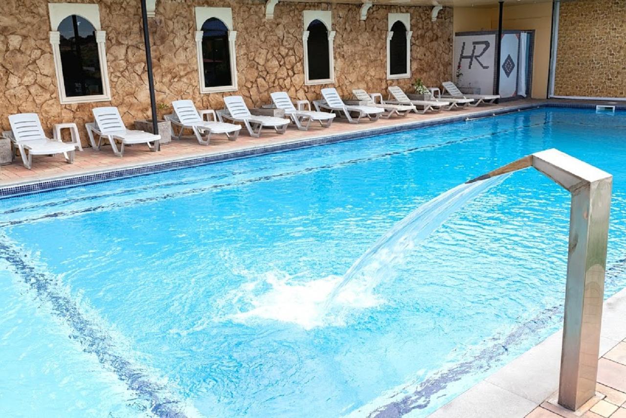 Hotel Regineh