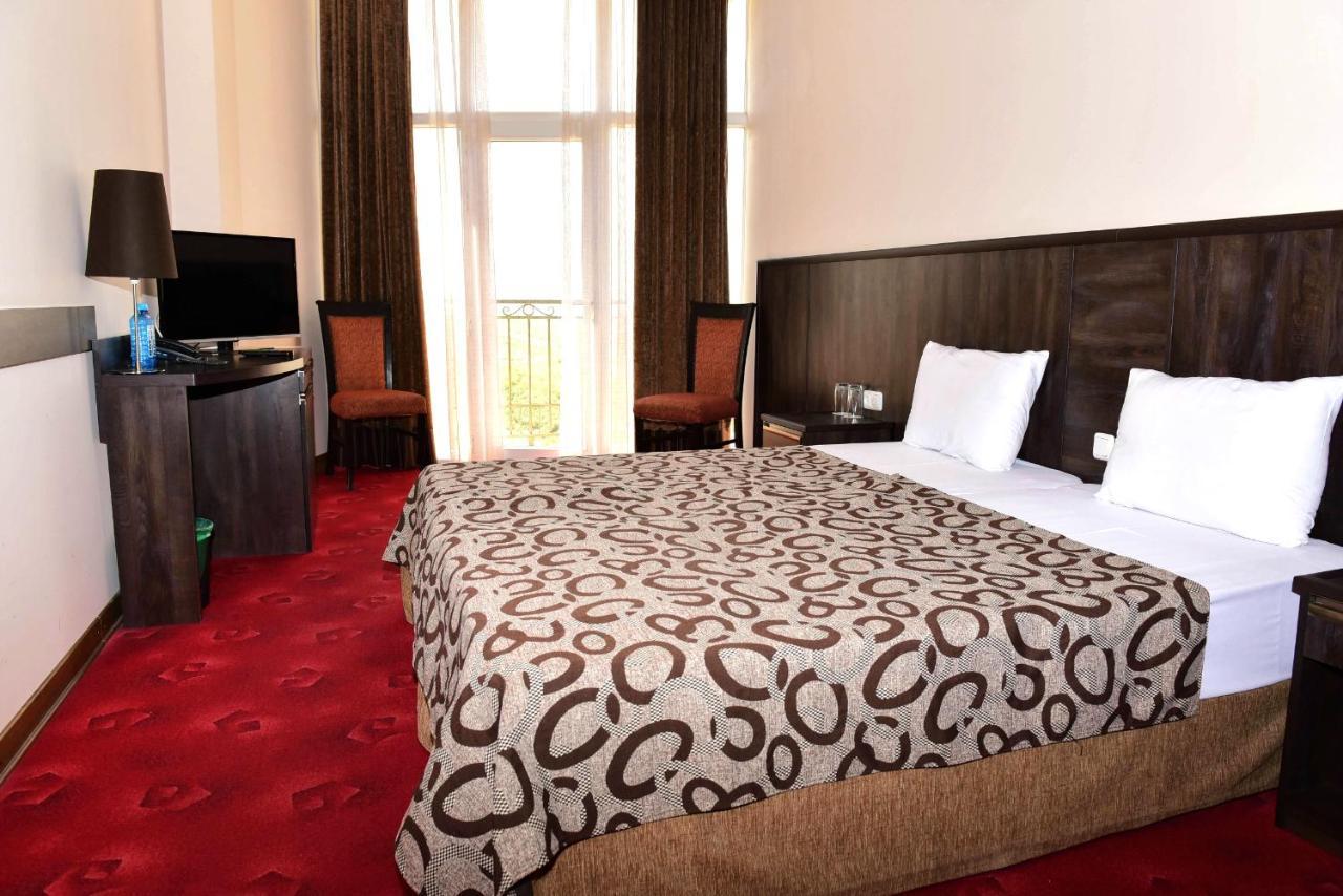 Regineh Hotel 4*